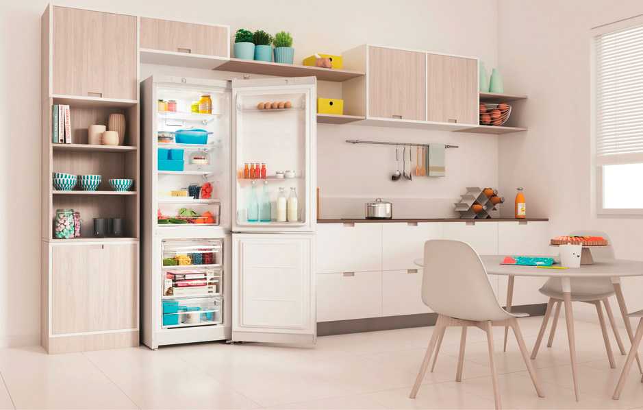 Двухкамерный холодильник Indesit ITR 4180 W