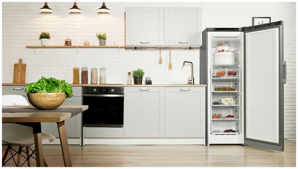 Морозильник Indesit DFZ 5175 G серебристый