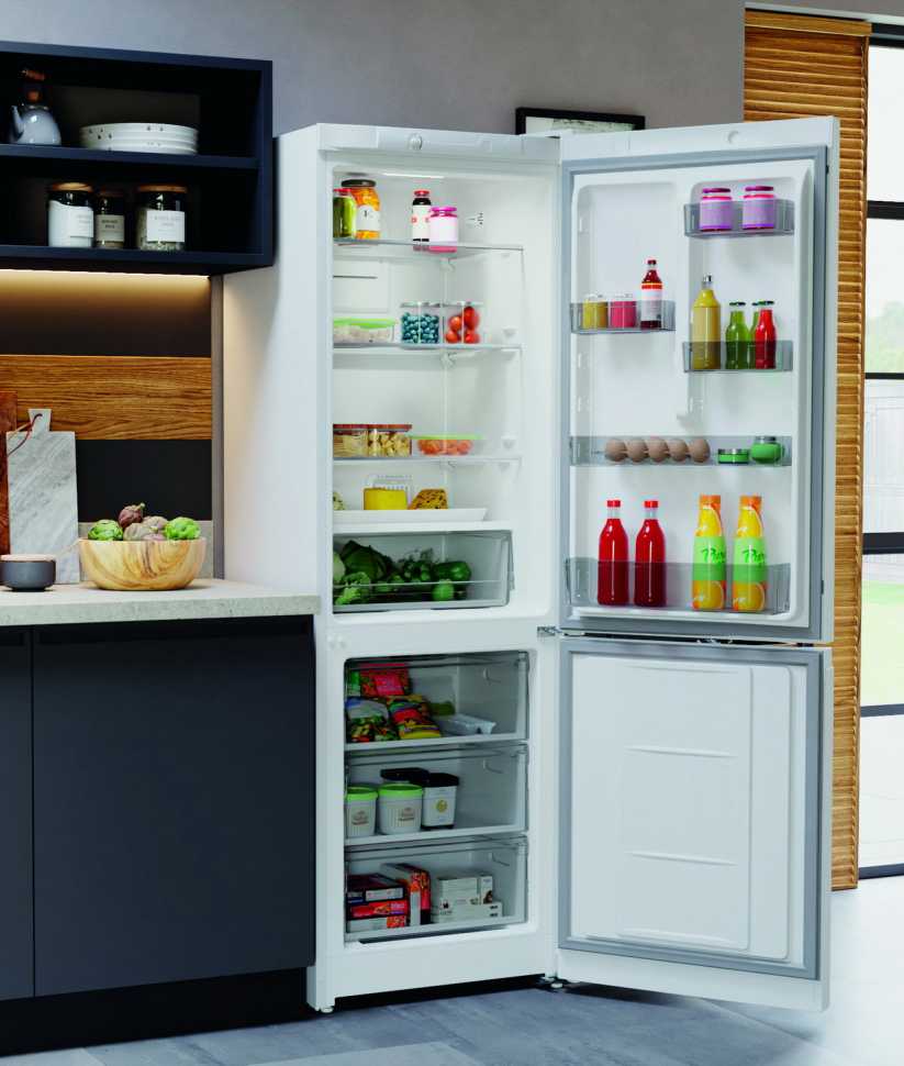 Двухкамерный холодильник Hotpoint HT 4180 W белый