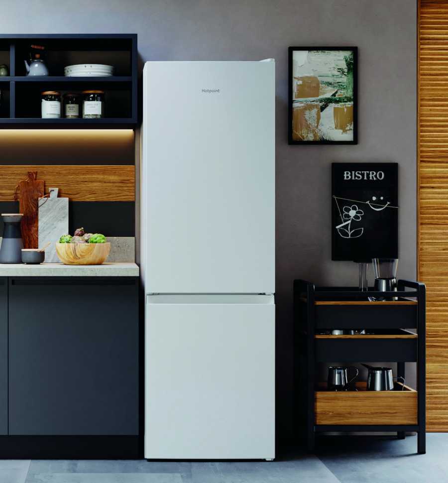 Двухкамерный холодильник Hotpoint HT 4180 W белый