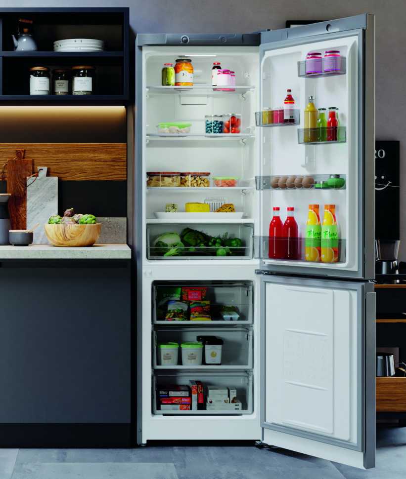 Двухкамерный холодильник Hotpoint HT 4180 S серебристый