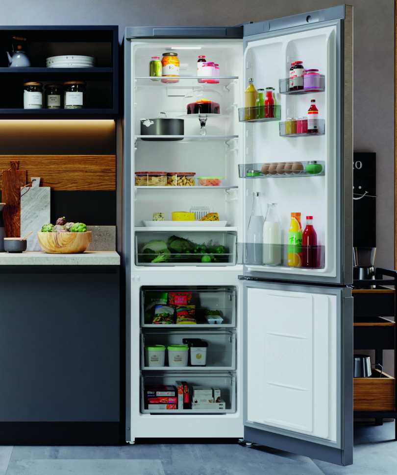 Двухкамерный холодильник Hotpoint HT 5200 MX нержавеющая сталь