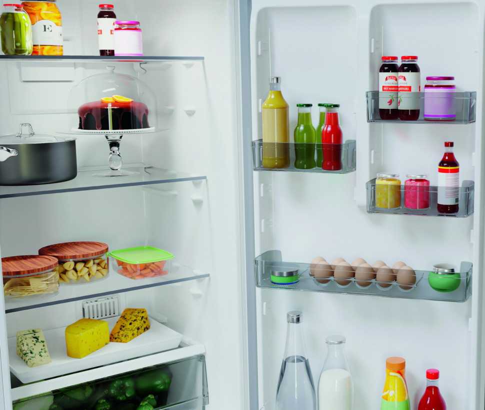 Двухкамерный холодильник Hotpoint HT 5200 W белый