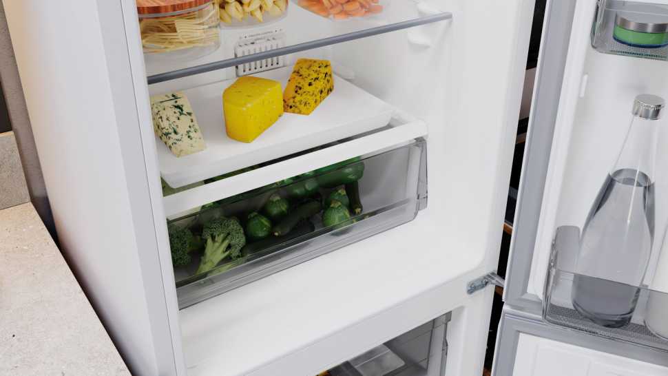 Двухкамерный холодильник Hotpoint HT 5200 W белый