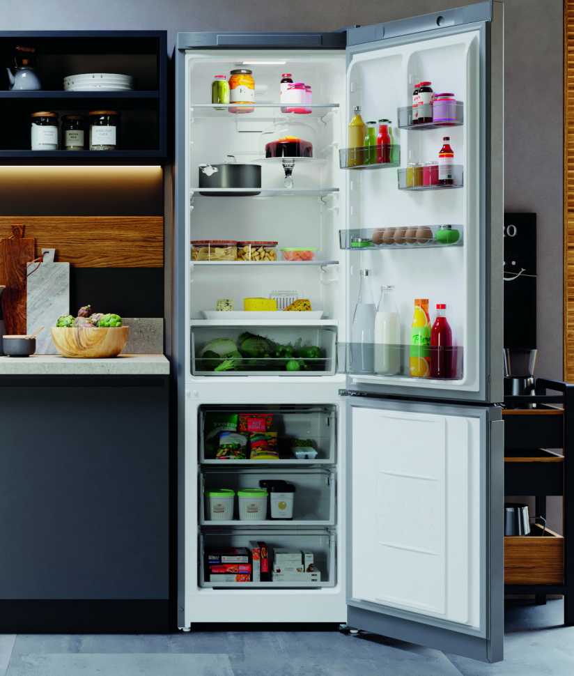 Двухкамерный холодильник Hotpoint HT 5200 S серебристый
