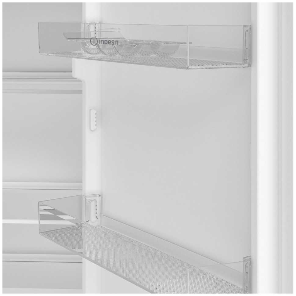 Встраиваемый двухкамерный холодильник Indesit IBH 20