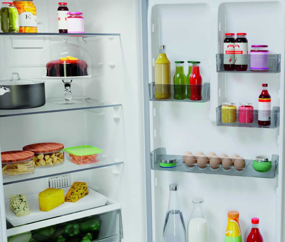 Двухкамерный холодильник Hotpoint HT 4200 W белый