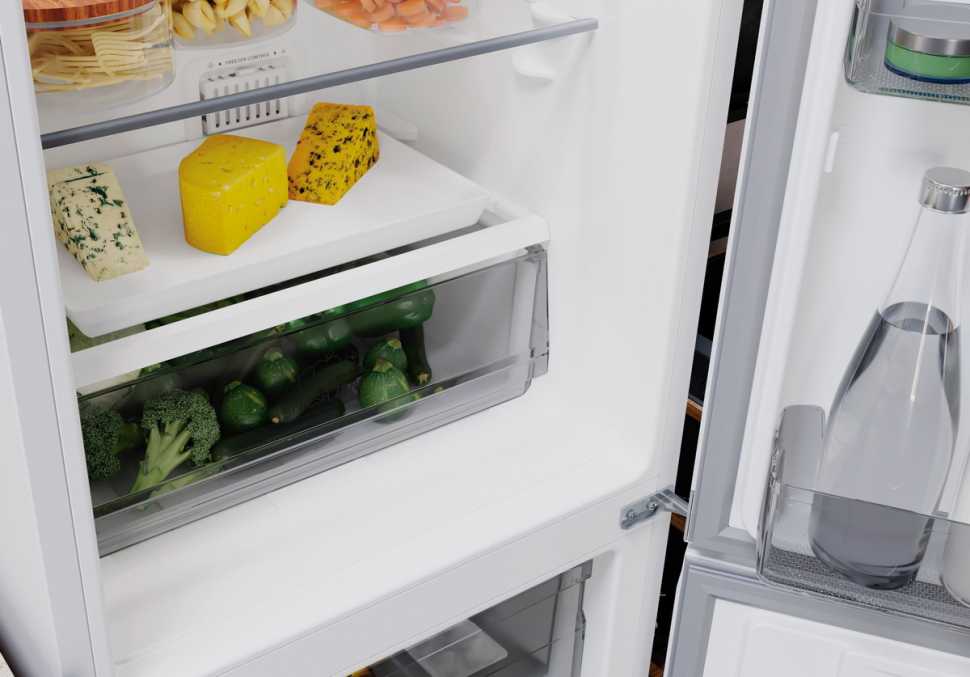 Двухкамерный холодильник Hotpoint HT 4200 W белый