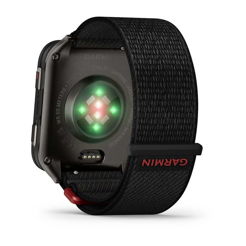 Умные часы Garmin Venu X1 черный с титановой задней крышкой и черным нейлоновым ремешком