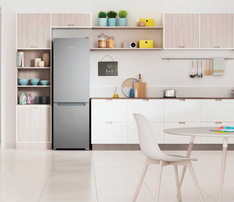 Двухкамерный холодильник Indesit ITS 4180 XB Нержавеющая сталь