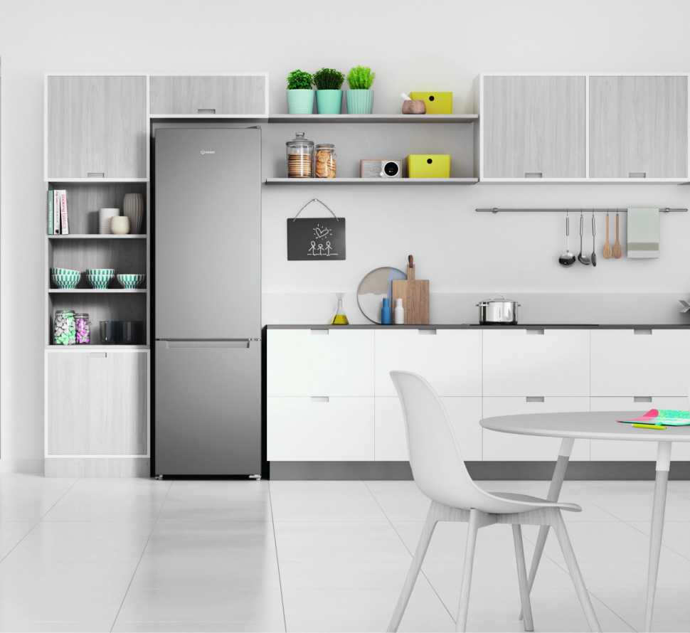 Двухкамерный холодильник Indesit ITS 4200 XB Нержавеющая сталь