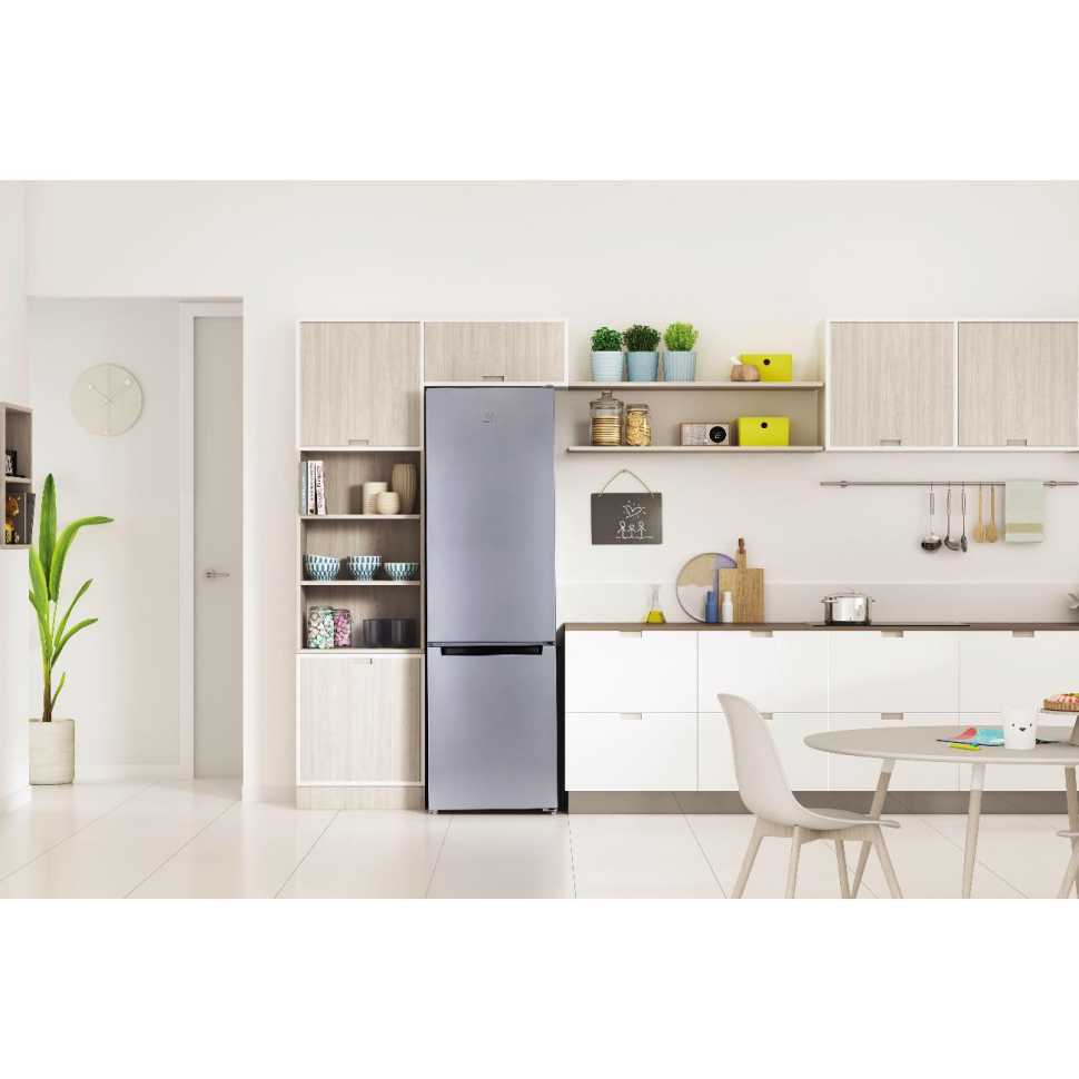 Двухкамерный холодильник Indesit DS 4200 G Серебристый