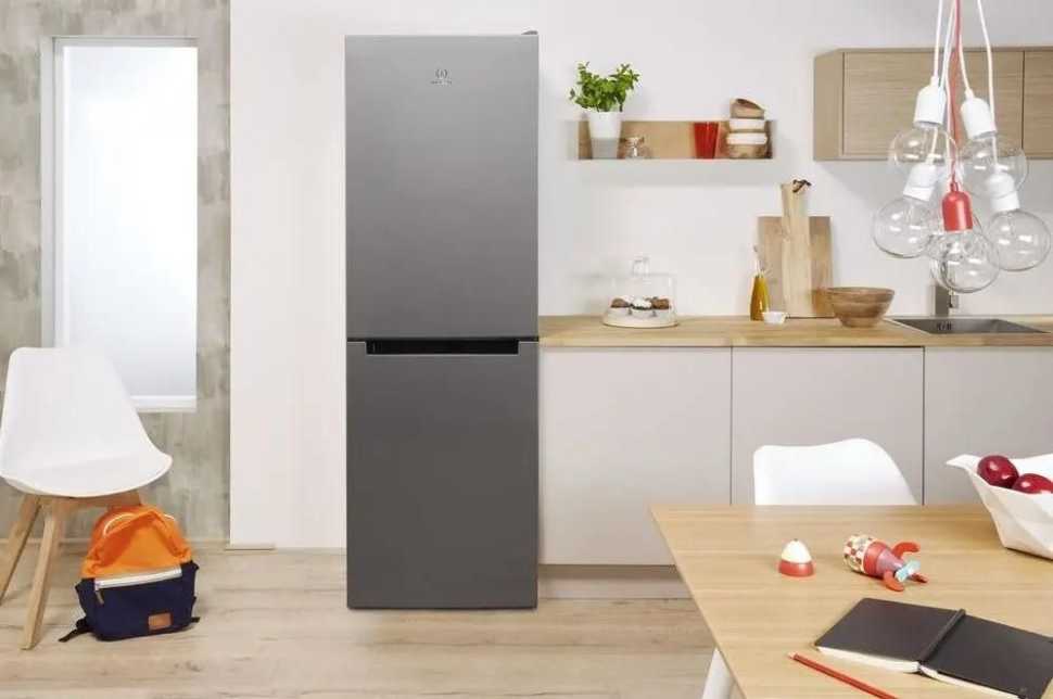 Двухкамерный холодильник Indesit DS 4160 G Серебристый