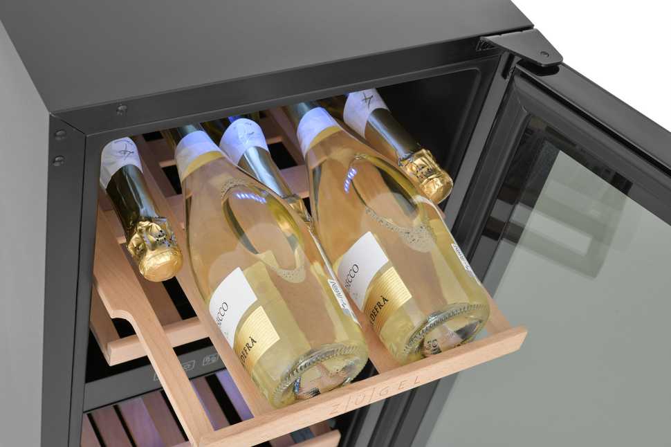 Встраиваемый винный шкаф Zugel ZCWI310DB