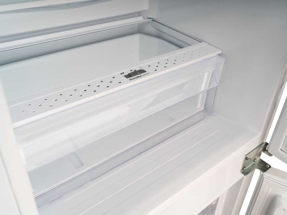 Встраиваемый двухкамерный холодильник Schaub Lorenz SLU S445W4M