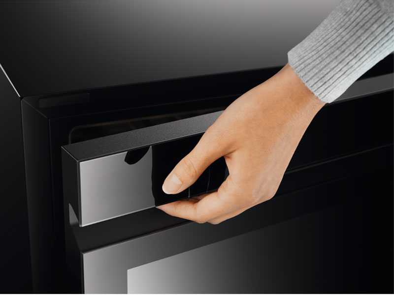 Встраиваемый винный шкаф Electrolux EWUD040B8B