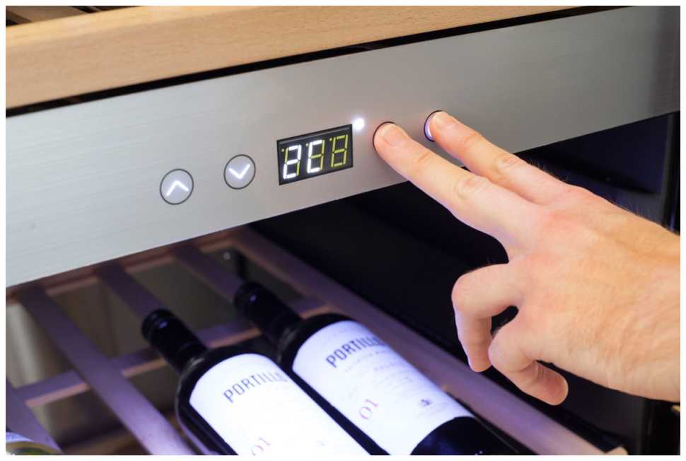 Винный шкаф Caso WineChef Pro 40