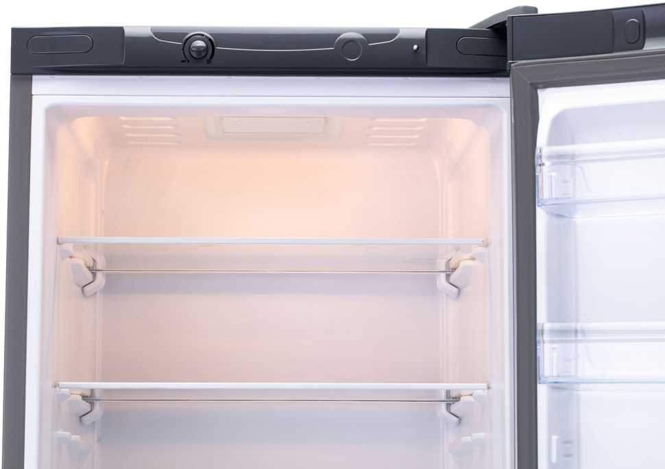 Двухкамерный холодильник Indesit DS 3180 G серебристый