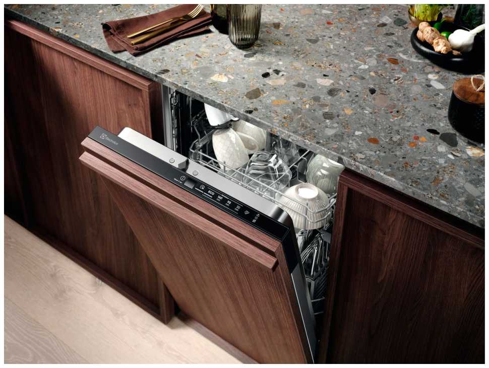 Встраиваемая посудомоечная машина Electrolux EEA12100L