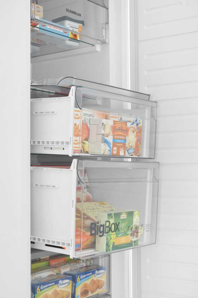 Холодильник Side-by-Side Scandilux SBS 711 EZ 12 W (FN 711 E12 W + R 711 EZ 12 W)