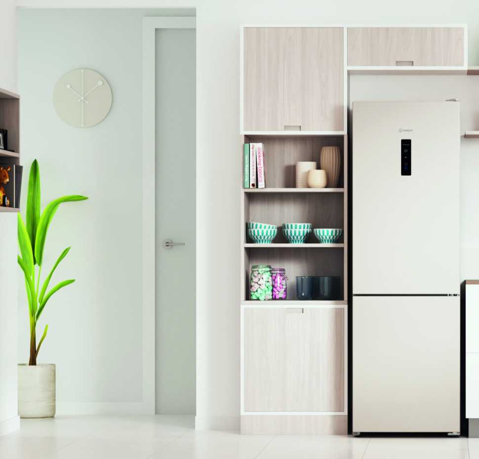 Двухкамерный холодильник Indesit ITR 5180 E бежевый