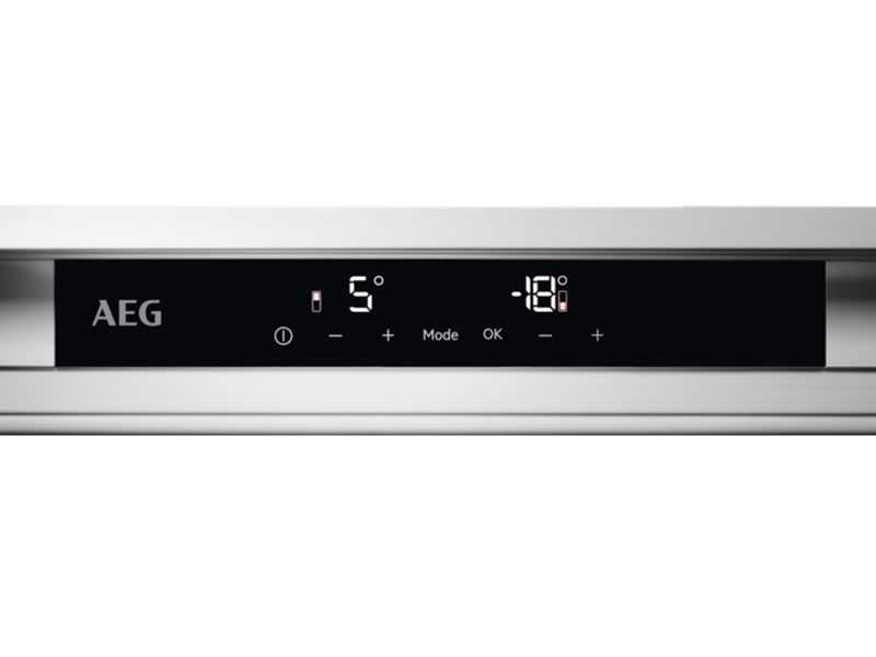 Встраиваемый двухкамерный холодильник AEG SCB819E8TS