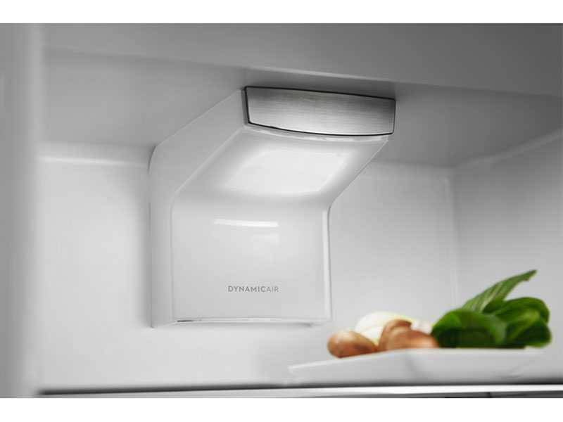 Встраиваемый двухкамерный холодильник Electrolux LNS6TE19S
