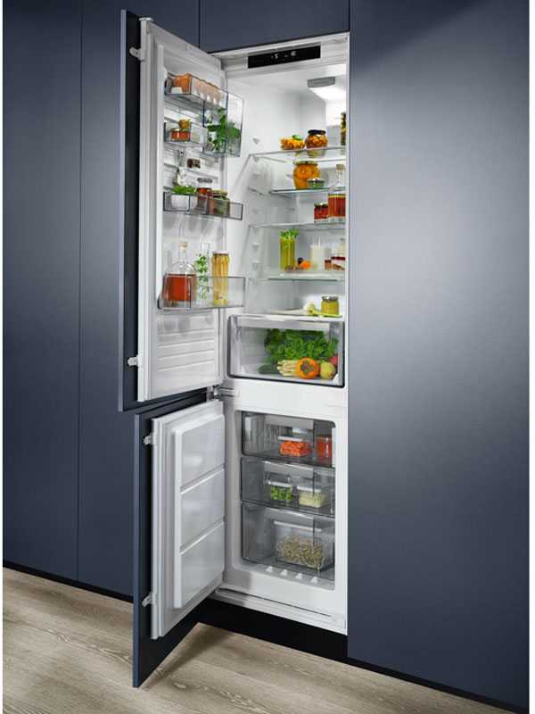 Встраиваемый двухкамерный холодильник Electrolux LNS6TE19S