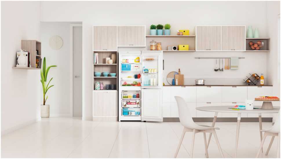 Двухкамерный холодильник Indesit ITR 4160 W
